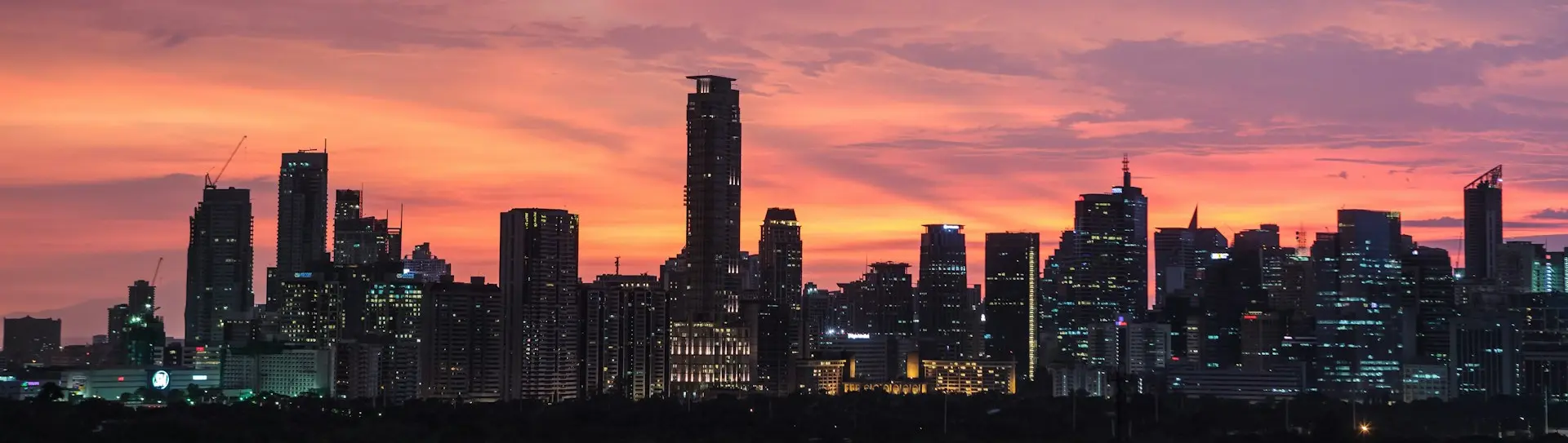 city under cloudy sky